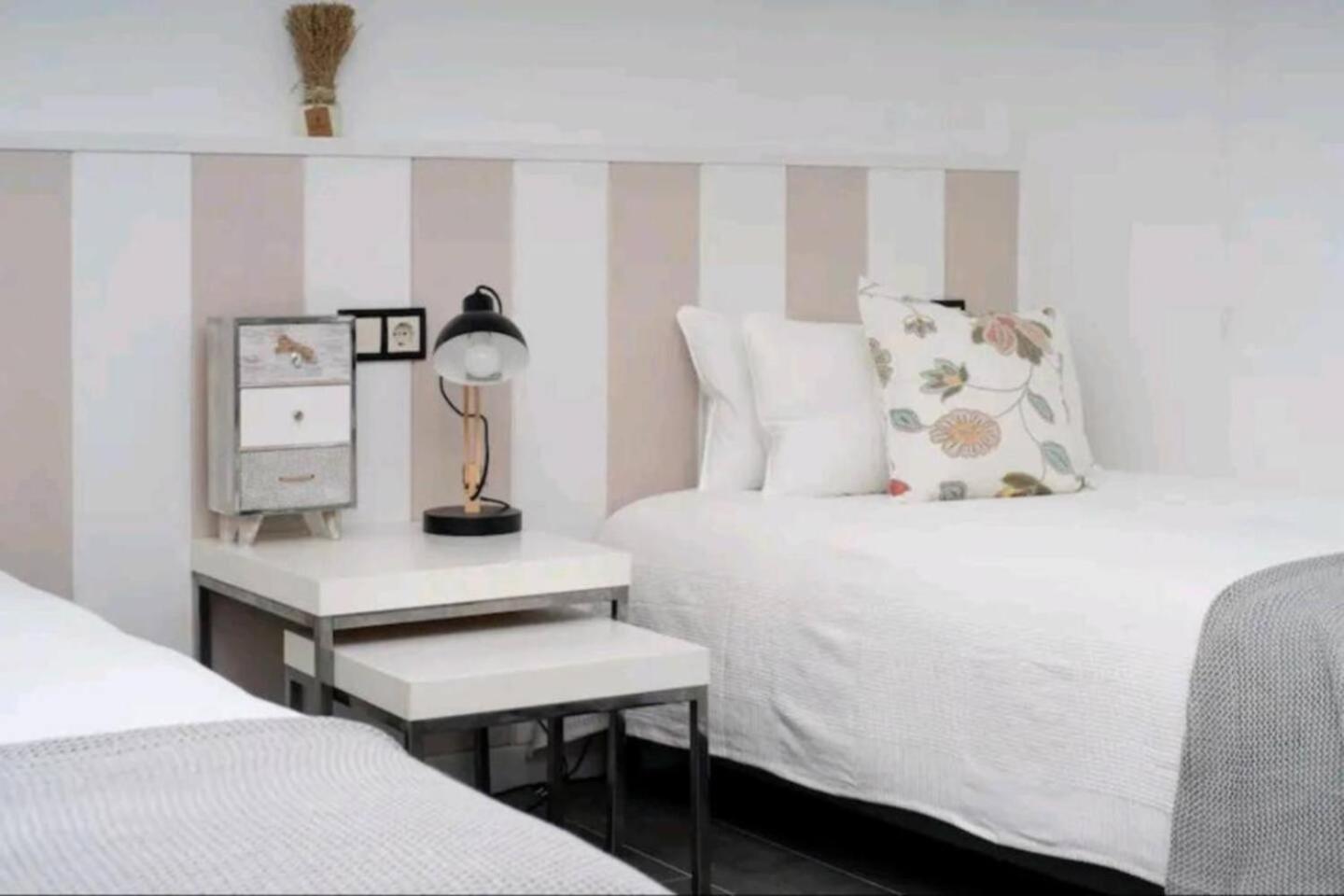 Stylish & Fully Furnished 3 Bedrooms Flat -4 Min Walk To Beautiful Beach アリカンテ エクステリア 写真