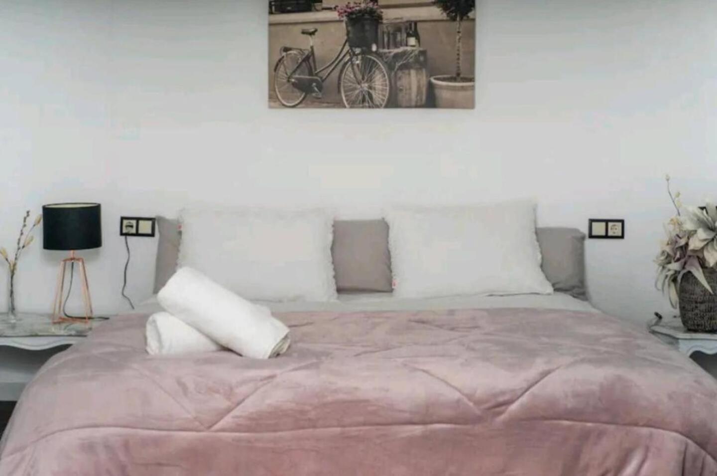 Stylish & Fully Furnished 3 Bedrooms Flat -4 Min Walk To Beautiful Beach アリカンテ エクステリア 写真